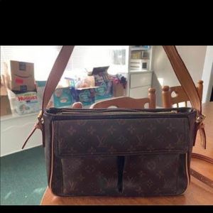 LOUIS VUITTON
Monogram Viva-Cité GM